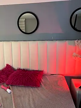 Snapshot of Mila_Hank_ chatting on 11/30/25, 12:14 Mila Hank online show from 11/30/25, 12:14