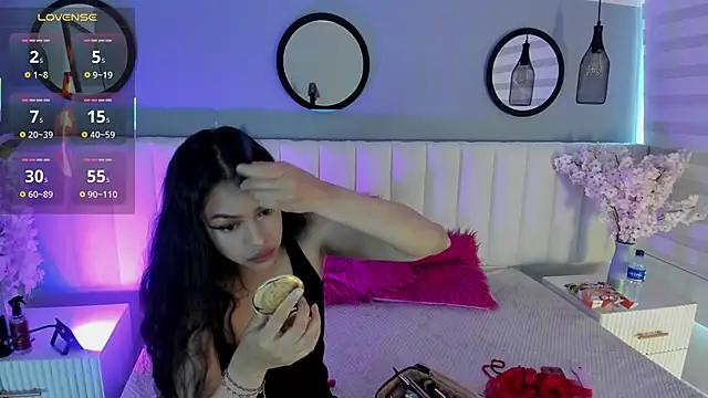 Snapshot of Mila_Hank_ chatting on 11/30/25, 12:20 Mila Hank online show from 11/30/25, 12:20