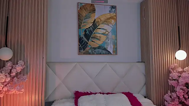 Mila Hank  online show from 05/02/26, 12:10