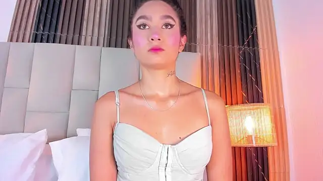 Snapshot of Nicolqueen_ chatting on 04/02/26, 12:14 Nicolqueen online show from 04/02/26, 12:14