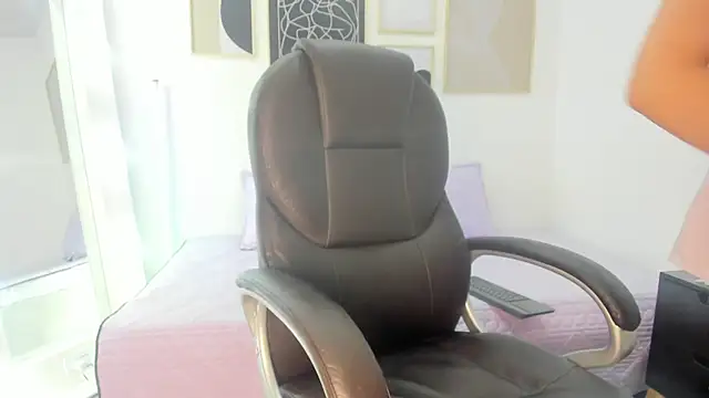 koraline 333 online show from 10/17/25, 08:55