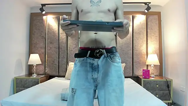 Snapshot of NikoStone_ chatting on 11/29/25, 04:04 NikoStone online show from 11/29/25, 04:04