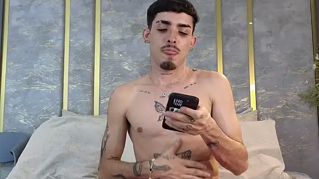 Snapshot of NikoStone_ chatting on 12/20/25, 04:30 NikoStone online show from 12/20/25, 04:30