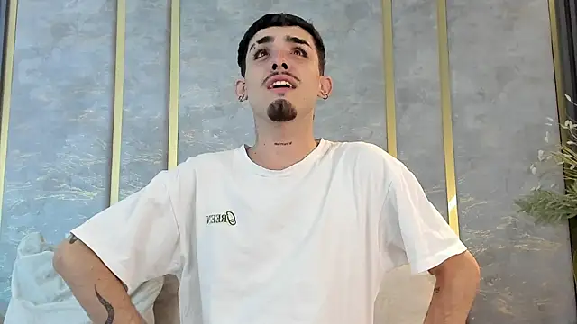 Snapshot of NikoStone_ chatting on 12/21/25, 04:30 NikoStone online show from 12/21/25, 04:30