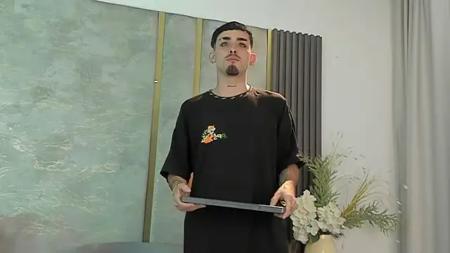 Snapshot of NikoStone_ chatting on 01/15/26, 04:39 NikoStone online show from 01/15/26, 04:39