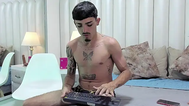 Snapshot of NikoStone_ chatting on 03/26/26, 02:17 NikoStone online show from 03/26/26, 02:17