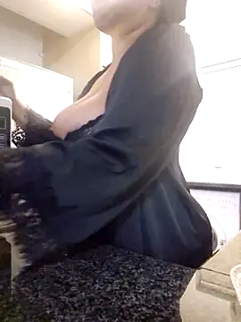 Snapshot of trickyOne chatting on 10/26/25, 09:31 trickyOne online show from 10/26/25, 09:31