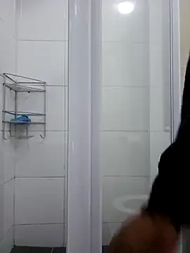 Snapshot of trickyOne chatting on 11/04/25, 04:06 trickyOne online show from 11/04/25, 04:06