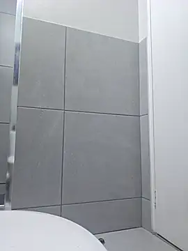 Snapshot of trickyOne chatting on 11/24/25, 07:57 trickyOne online show from 11/24/25, 07:57