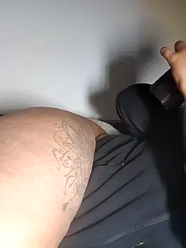 Snapshot of trickyOne chatting on 03/12/26, 09:32 trickyOne online show from 03/12/26, 09:32