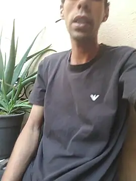 Snapshot of Dedede32 chatting on 11/10/25, 07:24 Dedede32 online show from 11/10/25, 07:24