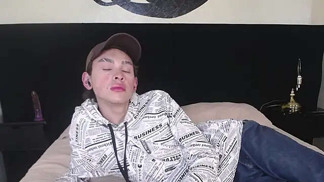 Snapshot of Aaron_Fordd chatting on 09/20/25, 09:16 Aaron Fordd online show from 09/20/25, 09:16