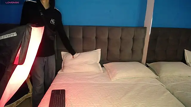 Snapshot of Aaron_Fordd chatting on 10/15/25, 08:09 Aaron Fordd online show from 10/15/25, 08:09