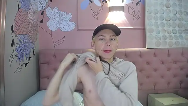 Snapshot of Aaron_Fordd chatting on 11/25/25, 12:05 Aaron Fordd online show from 11/25/25, 12:05