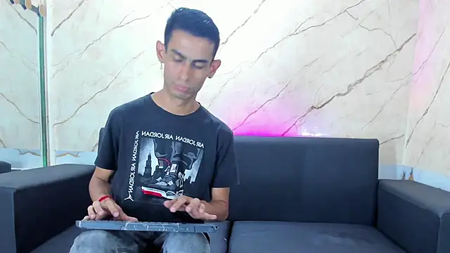 Golldens Dreamss online show from 09/18/25, 04:03