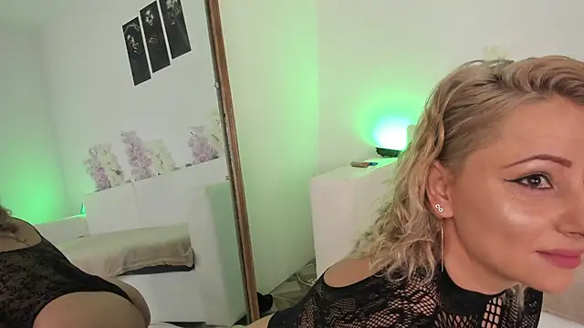 HoneyKissy online show from 12/01/25, 04:06