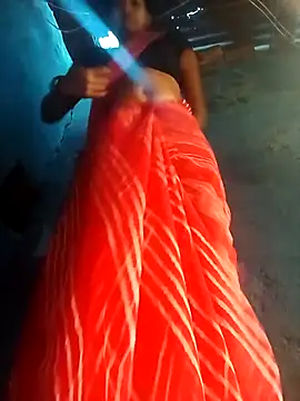 Snapshot of Jooli_xx chatting on 10/27/25, 03:32 Jooli xx online show from 10/27/25, 03:32