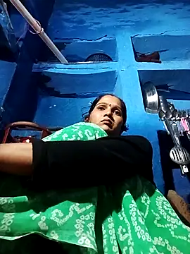 Snapshot of Jooli_xx chatting on 10/30/25, 12:39 Jooli xx online show from 10/30/25, 12:39