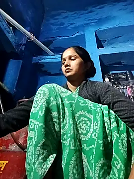 Snapshot of Jooli_xx chatting on 11/02/25, 02:03 Jooli xx online show from 11/02/25, 02:03