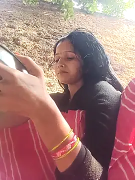 Snapshot of Jooli_xx chatting on 11/30/25, 05:44 Jooli xx online show from 11/30/25, 05:44