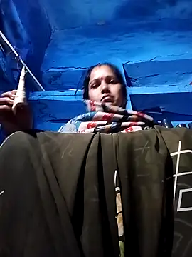 Snapshot of Jooli_xx chatting on 12/04/25, 12:53 Jooli xx online show from 12/04/25, 12:53