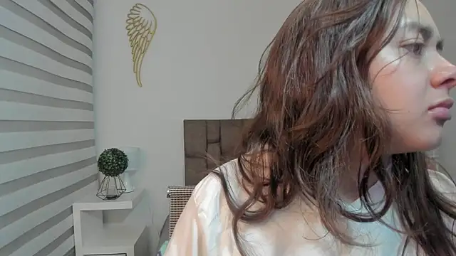 ambar 69  online show from 11/04/25, 04:11