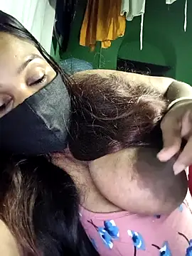 Snapshot of V-hot-swiet chatting on 10/30/25, 11:27 V-hot-swiet online show from 10/30/25, 11:27