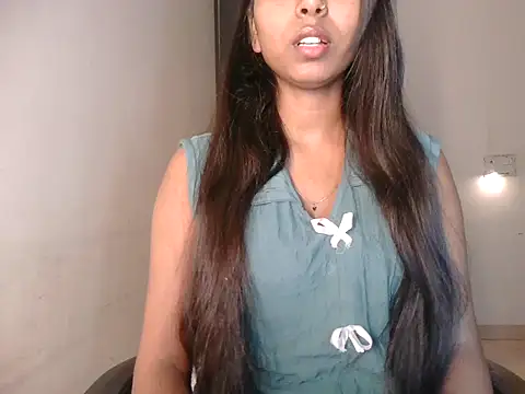 Snapshot of GlamGirl002 chatting on 01/07/26, 12:57 GlamGirl002 online show from 01/07/26, 12:57