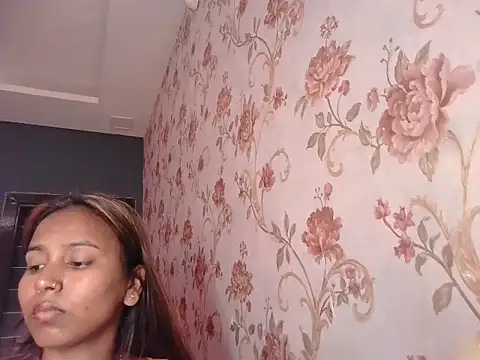 Snapshot of GlamGirl002 chatting on 04/01/26, 02:45 GlamGirl002 online show from 04/01/26, 02:45