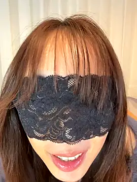 Snapshot of siichan-ta chatting on 12/15/25, 01:43 siichan-ta online show from 12/15/25, 01:43