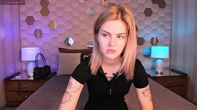 Snapshot of NaomiSol chatting on 09/13/25, 07:35 NaomiSol online show from 09/13/25, 07:35