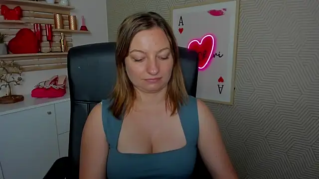 Snapshot of angelaSamt chatting on 06/18/26, 10:19 angelaSamt online show from 06/18/26, 10:19
