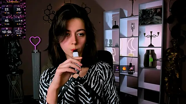 Snapshot of kitniss_dreamy chatting on 11/16/25, 08:47 kitniss dreamy online show from 11/16/25, 08:47