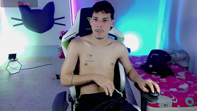 Snapshot of yankees_ chatting on 10/10/25, 04:17 yankees online show from 10/10/25, 04:17