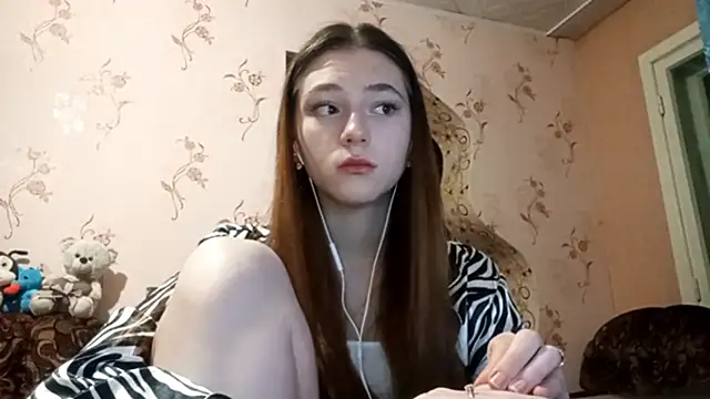 Snapshot of Sophiecuttie chatting on 09/30/25, 01:27 Sophiecuttie online show from 09/30/25, 01:27