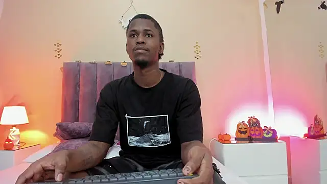 Snapshot of Kiaraa_y_Her_Crazy chatting on 10/30/25, 07:14 Kiaraa y Her Crazy online show from 10/30/25, 07:14