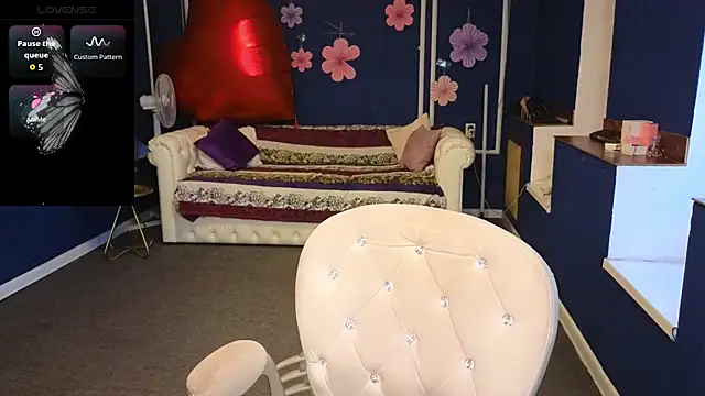 Snapshot of Kira_Kenett chatting on 05/16/26, 07:05 Kira Kenett online show from 05/16/26, 07:05
