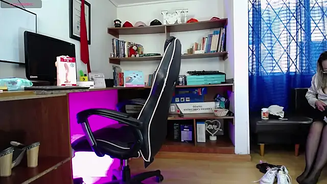 GretaVoss  online show from 10/27/25, 07:07