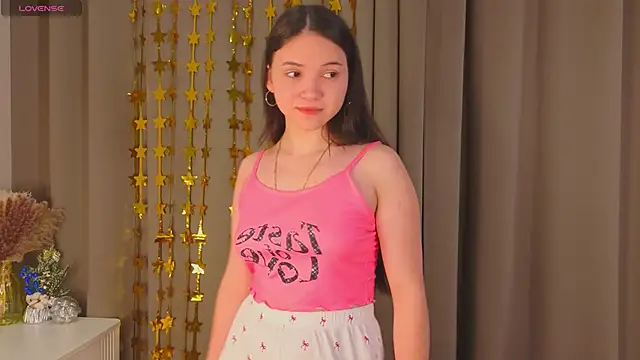 Snapshot of MargaretteRamp chatting on 12/15/25, 11:14 MargaretteRamp online show from 12/15/25, 11:14