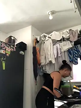 Paris 11 online show from 11/06/25, 02:29