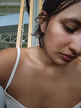 Snapshot of Rumy_2005 chatting on 12/19/25, 01:29 Rumy 2005 online show from 12/19/25, 01:29