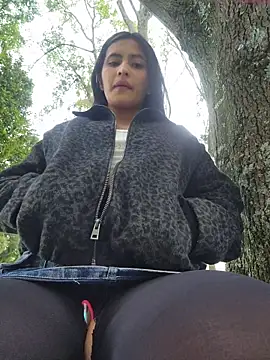 Snapshot of Rumy_2005 chatting on 01/08/26, 01:02 Rumy 2005 online show from 01/08/26, 01:02