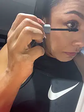 TiffanyyLam online show from 09/12/25, 11:10