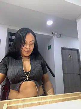 TiffanyyLam online show from 09/14/25, 11:20