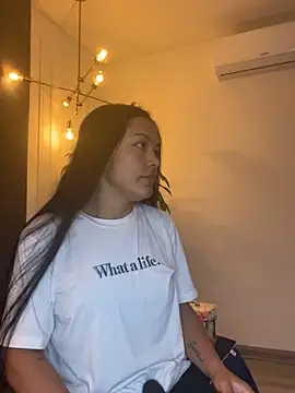 TiffanyyLam online show from 09/21/25, 12:07