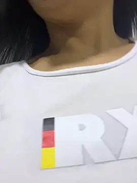 TiffanyyLam online show from 10/07/25, 11:18