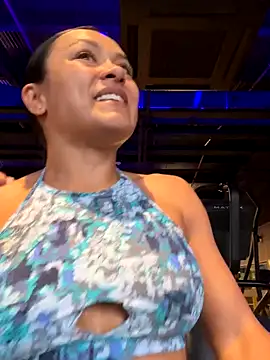 TiffanyyLam online show from 10/20/25, 11:54