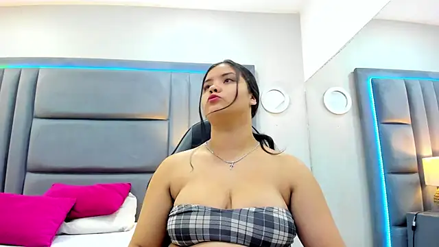 NahiaMonet online show from 11/19/25, 11:43