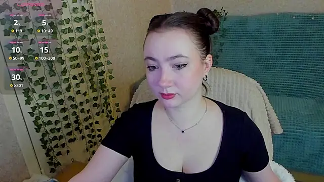 Snapshot of Micky_Wood chatting on 06/17/26, 09:34 Micky Wood online show from 06/17/26, 09:34