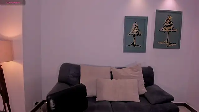 SussyBellX online show from 11/18/25, 07:29